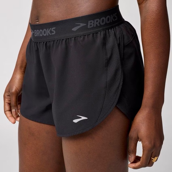 Brooks Women's Breakaway Black Shorts 2.5” - Picture 4 of 7